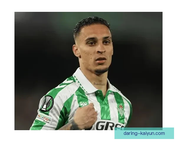 安东尼近期在曼联表现稳健，持续发挥其竞争力与影响力。